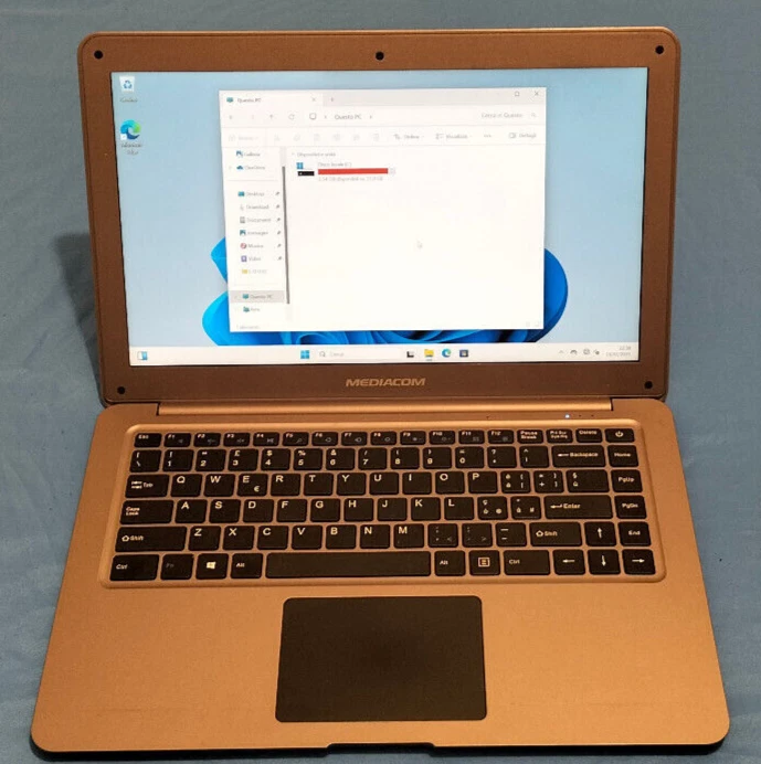 MEDIACOM smartbook 14U M-SB14UC -ottime condizioni- leggi desc. - Immagine 1 di 4