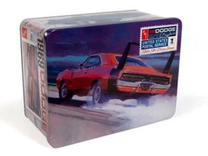 1:25 AMT USPS 1969 Dodge Daytona *COLLECTOR TIN* Plastic Model Kit NEW SEALED - Picture 1 of 3
