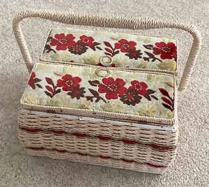 CESTA DE COSER CANTANTE de colección con BANDEJA Tapiz Tela 12x9 x8 ht (tiene mucho) JAPÓN - Imagen 1 de 10