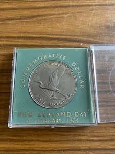 NUEVA ZELANDA 1 dólar 1974 - Día de Nueva Zelanda - Isabel II - - Imagen 1 de 3