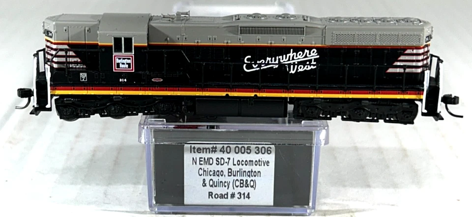 ATLAS N SCALE EMD SD-7 LOCOMOTIVE CHICAGO, BURLINGTON & QUINCY 40005306 - Image 1 of 4
