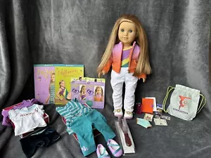 American Girl McKenna Retired Of Year 2012 With Extra Clothes, Books And More!! - Picture 1 of 10
