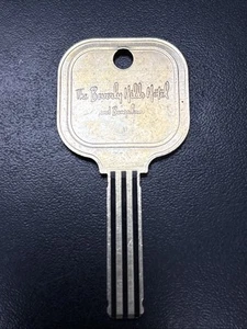 Room Key The BEVERLY HILLS HOTEL AND BUNGALOWS VINTAGE BEVERLY HILLS CALIFORNIA - Picture 1 of 2