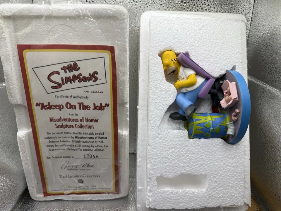 Simpsons Missgeschicke von Homer Simpson Skulptur "Asleep On The Job" - Bild 1 von 4
