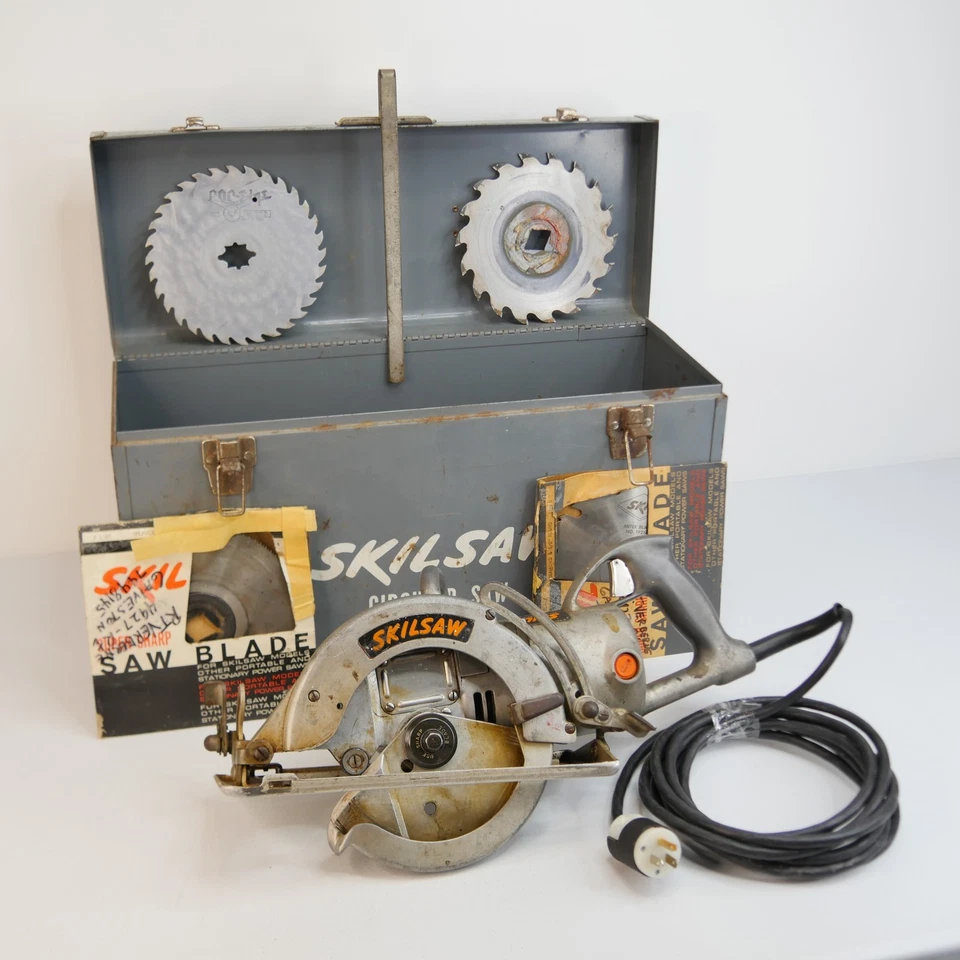 Винтажная циркулярная пила Skilsaw модель 77 7-1/4 дюйма суперпрочная США + лезвия и чехол - Изображение 1 из 4