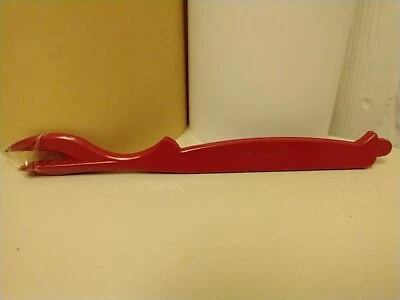 Red Seafood Sheller 8/4/24 T - Image 1 of 3