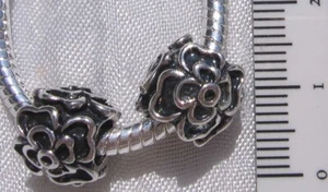 LOT DE 2 PERLES CHARMS TREFLES FLEURS METAL ARGENTE 10x10mm TROU 5mm *E18 - Picture 1 of 1