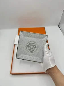 HERMES SQUARE PLATE - MOSAIQUE 24 PLATINUM - BRAND NEW BOXED - Picture 1 of 10