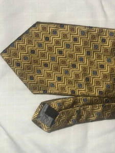 ALLEA MILANO Luxury Men's Gold Pattern 100% Silk HAND MADE in ITALY Tie - Picture 1 of 5