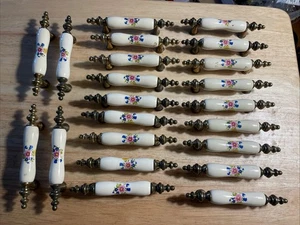 22 Vintage weiß Porzellan Keramik Schrank Griff blau Blumen Schubladengriff - Bild 1 von 7