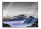 Vernebelte Berge bei Sonnenaufgang B&W Detail Glasbild, inkl. Wandhalterung
