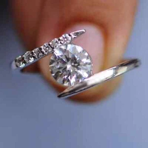 Halo-Verlobungsring 2 kt Rundschliff Moissanit 14 kt Weißgold vergoldet - Bild 1 von 3