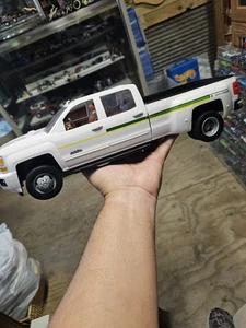 ERTL 1/16 BIG FARM John Deere 3500 Chevy Dually Pickup Truck - Picture 1 of 12