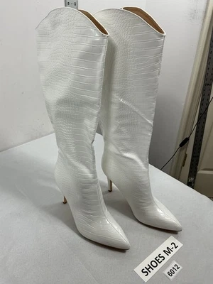 Botas hasta la rodilla blancas para mujer 9 punta de aguja estampado de serpiente nuevas sin etiquetas  Foto 1 de 4