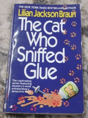 Paperback The Cat Who Sniffed Glue - Image 1 of 2
