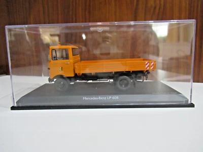 SCHUCO 03526 camion Mercedes Benz LP 608 pianale, 1:43, confezione originale - Immagine 1 di 4