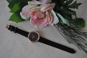 DAMEN  Armband-Uhr rotgold-schwarz, Glitzersteinchen, NEU in OVP - Bild 1 von 4