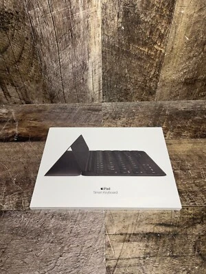 Apple MX3L2F/A Smart Keyboard for iPad 7th/8th/9th Gen and iPad Air 3rd Gen - Image 1 of 2