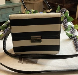 who what wear black & white crossbody - Picture 1 of 11