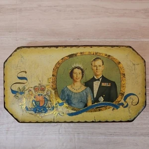 Vntg Comm Tin Of Queen Elizabeth II & Prince Phillip, Duke Of Edinburgh 1953 - Picture 1 of 13