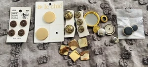 Lot Of Vintage Gold Tone Buttons Crafting Sewing Supplies Gold Tone Metal - Picture 1 of 5