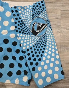 Vintage Quicksilver Boardshorts Herren 32 blau gepunktet bestickt Cargotasche - Bild 1 von 13