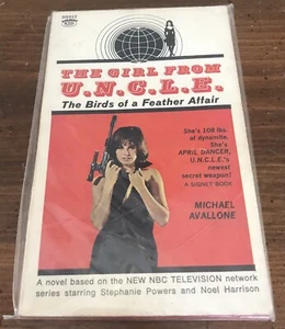 Vintage 1966 THE GIRL FROM UNCLE Birds of a Feather Affair Paperback Book - Imagen 1 de 5