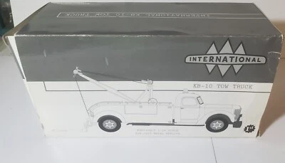 First Gear 1949 International KB 10 Tow Truck International Trucks - Image 1 of 4