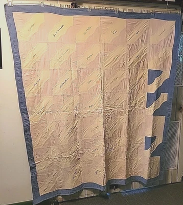 Винтажное стеганое одеяло Friendship с вышитыми именами. Стеганая вручную. Хлопок. Датировано 1940 - Изображение 1 из 4