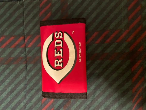 Cincinnati Reds Nylon Trifold Wallet Cover
