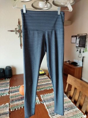 Leggings Onzie para mujer Flow tiro alto 7/8 en gris a rayas talla XSMALL Foto 1 de 4