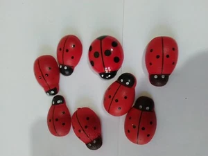 LOTTO 8 COCCINELLE ROSSE LEGNO ADESIVE BOMBONIERA LAUREA CM 3 - Foto 1 di 3