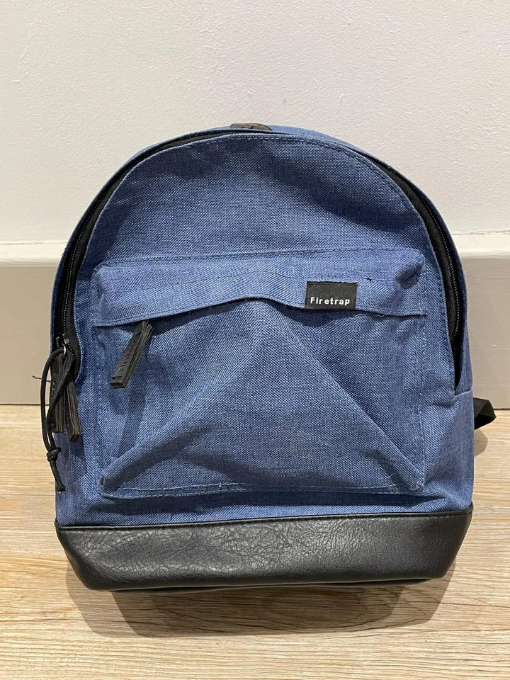 Firetrap Mini Bolso Mochila Mochila Pequeño Niños Día Azul En muy buena condición Foto 1 de 4