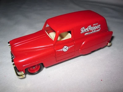 Lledo Days Gone Dr. Pepper 1953 庞蒂亚克送货 Van — 第 1/4 张图片