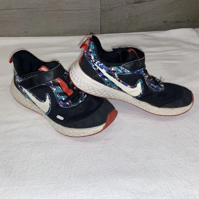 Zapatos Nike Revolution para jóvenes talla 3 Foto 1 de 4