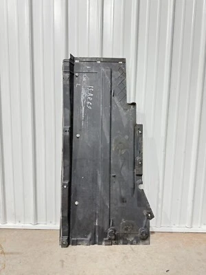 2013 - 2016 奥迪 A4 ALLROAD - 左下车身汽车罩衬里闪光灯护罩原始设备制造商 — 第 1/4 张图片