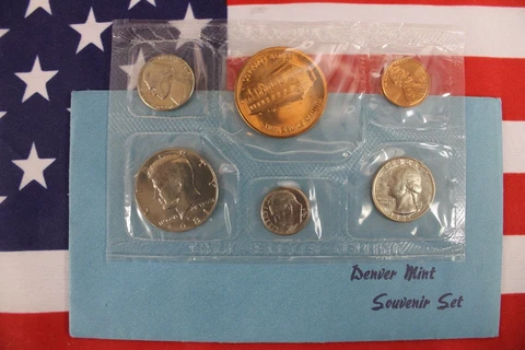 1981-D Denver Uncirculated Souvenir Mint Set in Envelope Cover