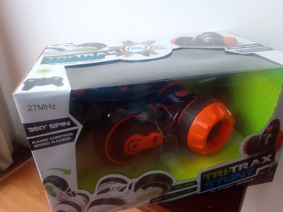 BRAND NEW IN BOX Tri-trax Radio Controlled Stunt Vehicle 360° Spins - Ideal Gift - Image 1 of 4