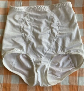 Vintage Body by Bali Firm Control L White 8974Tummy Panel Lightweight Slimming - Picture 1 of 4