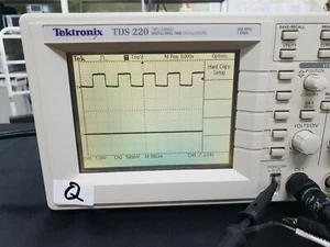Tektronix TDS220: Oscilloscopio digitale a 2 canali 100 MHz (7073) - Foto 1 di 5