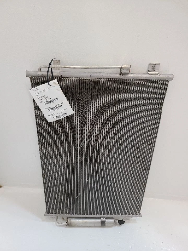 Condensador de aire acondicionado Nissan Quest 2011-2017 3,5 L 921101AA0A 11-17 Foto 1 de 4