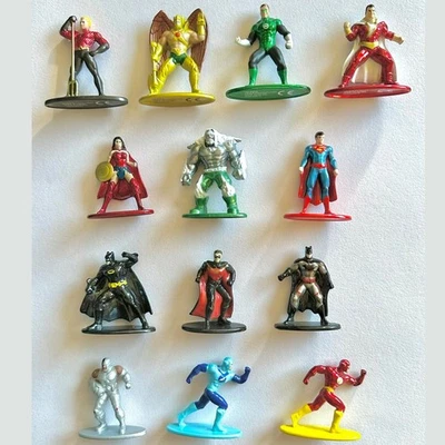 Lote de 13 Micro Mini Figuras DC Comics Brinquedos Jada: Flash Azul, Robin Vermelho, Apocalipse + - Imagem 1 de 2