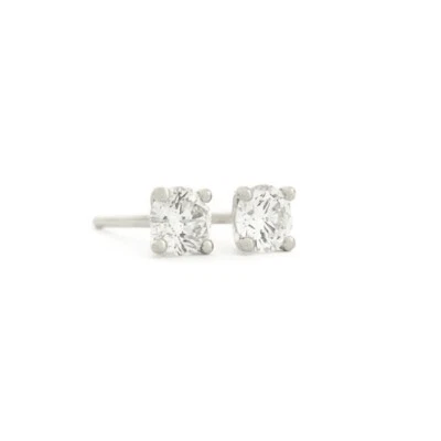 Aretes redondos de diamantes de oro blanco de 14 quilates Martini de 4 puntas, 0,33 CTW Foto 1 de 4