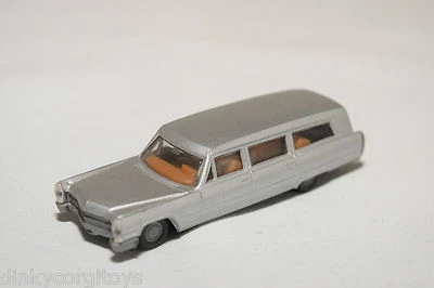 PRALINE CADILLAC STATION WAGON GRIGIO METALLIZZATO OTTIME CONDIZIONI - Immagine 1 di 4