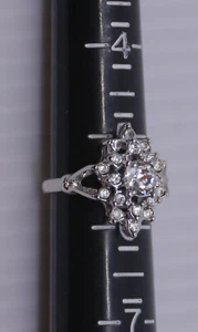 UNCAS SILVER TONED WOMAN'S RING WITH CLEAR STONE CLUSTER, SIZE 5.5 - Picture 1 of 8