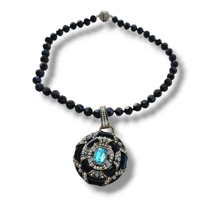 Collar Heidi Daus Newport Chic Negro Esmalte Azul Cristal Colgante Cuentas Potenciadoras Foto 1 de 4