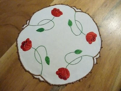 Linge ancien Petit Napperon  brodé de fleurs rouges   ( ref 19 ) - Photo 1/3