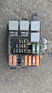 00-05 Chevy Astro Fuse Box Engine Bay Under Hood Safari GMC Van 4.3L OEM C27 - Picture 1 of 4