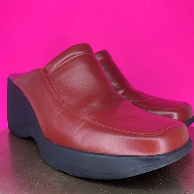 Kenneth Cole Reaction Groove Red Leather Square Toe Wedge Heel Mule Sz 8.5 - Image 1 of 4