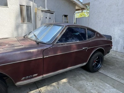 Datsun 240z, 260z, 280z 5/8 Aluminum Rivet-on Body Side Molding w/Black Rubber Foto 1 de 4